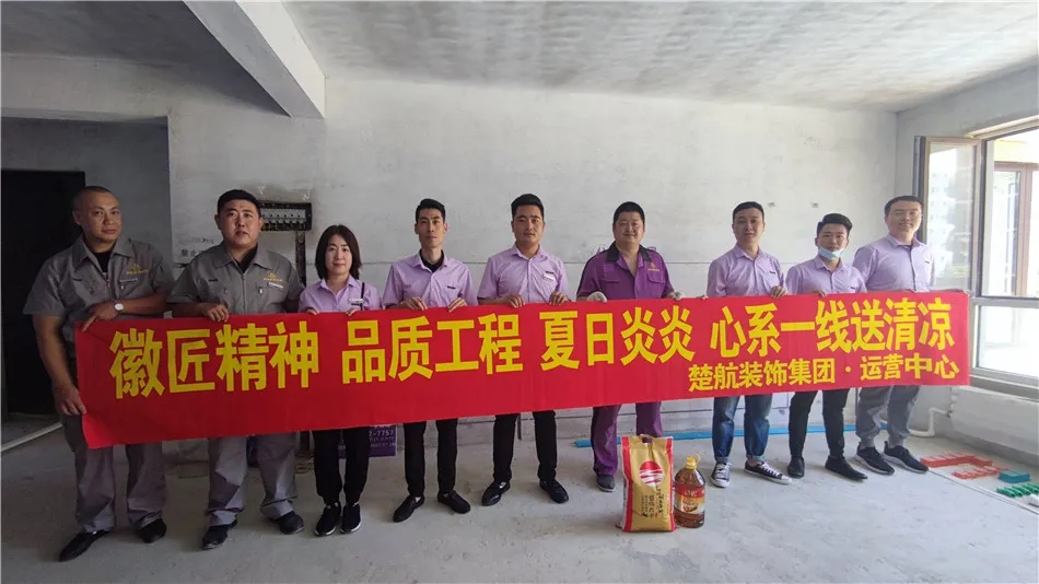 黑鸡巴操大黑逼徽匠精神品质工程夏日炎炎心系一线送清凉